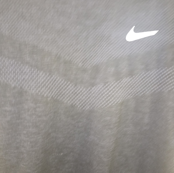 Nike Men's Charcoal Black Performance Shirt Size: Medium - Picture 4 of 4